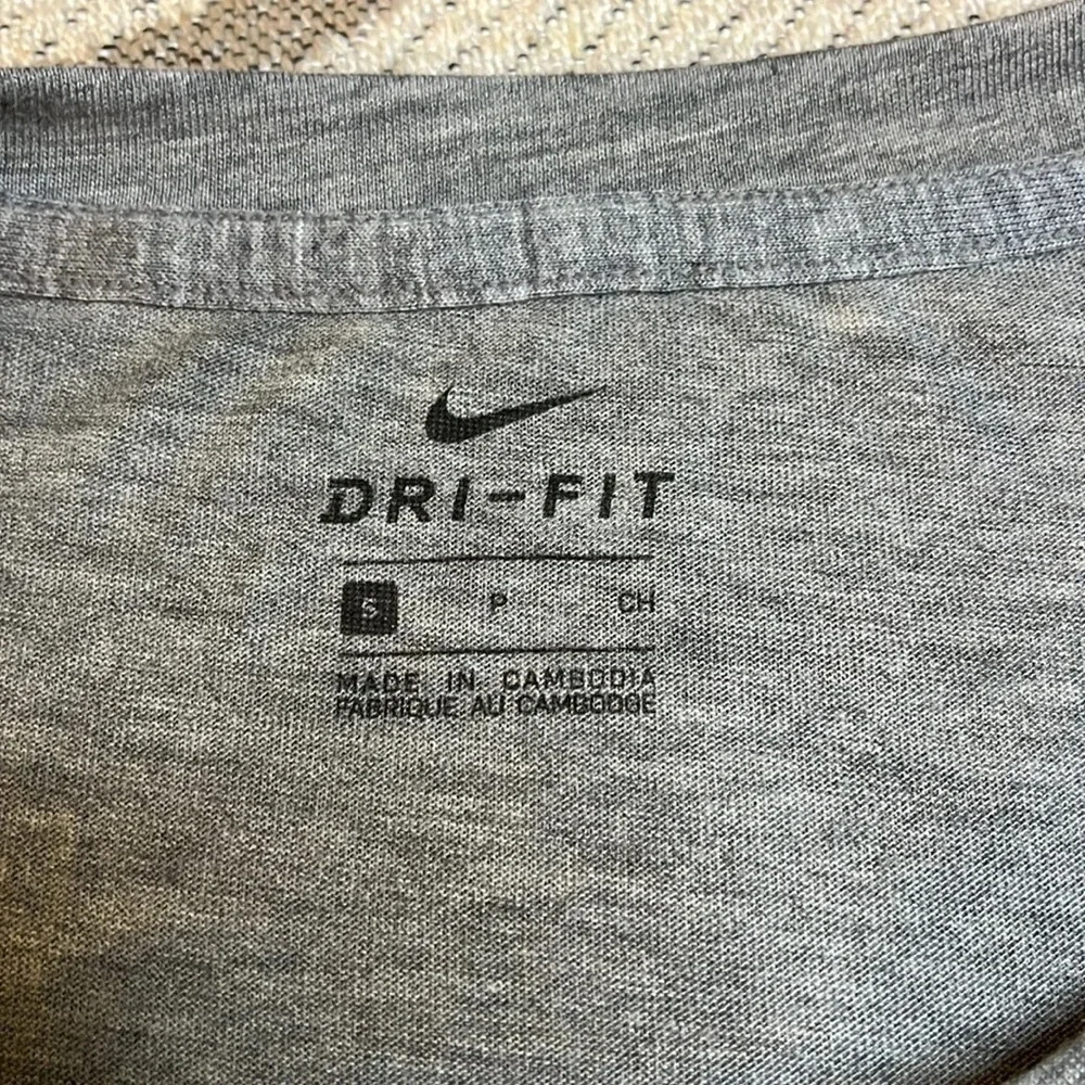 Nike dri-fit oversized gray training crop front pocket logo T-shirt